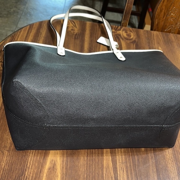 Coach Reversible City Shoulder Tote
Black/White - Picture 4 of 14